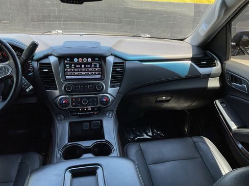 Used 2020 Chevrolet Suburban LT RWD image 16
