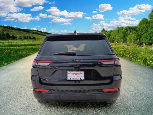 Certified 2024 Jeep Grand Cherokee Altitude RWD image 5