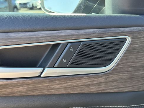 Used 2025 Volkswagen Atlas SEL image 24