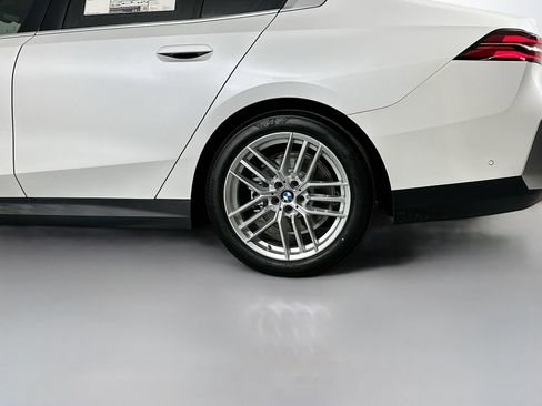 Certified 2025 BMW 530i w/ Premium Package image 21