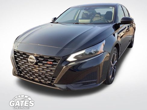 Used 2023 Nissan Altima 2.5 SR w/ SR Premium Package AWD/4WD image 6