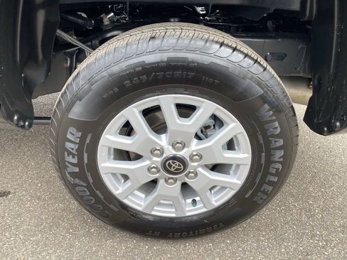 Certified 2025 Toyota Tacoma SR5 image 15