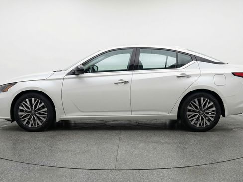 Used 2025 Nissan Altima 2.5 SV image 5