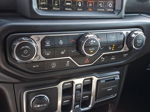Used 2021 Jeep Wrangler Unlimited Sahara AWD/4WD image 17