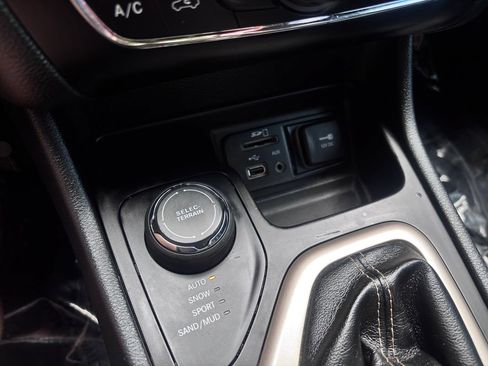 Used 2016 Jeep Cherokee High Altitude AWD/4WD image 23