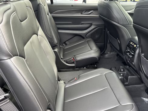 New 2025 Jeep Grand Cherokee L Limited w/ Luxury Tech Group II image 17