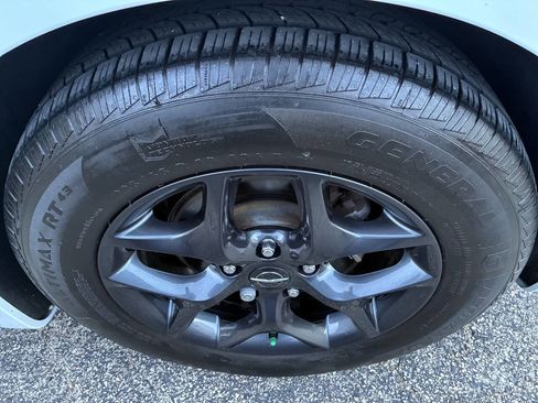 Used 2018 Chrysler Pacifica Touring-L Plus image 38