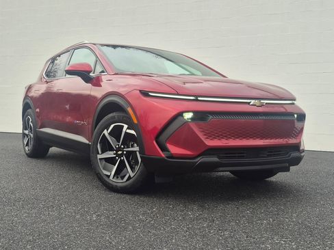 New 2026 Chevrolet Equinox EV LT image 2