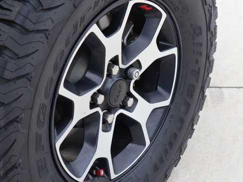 Used 2022 Jeep Wrangler Unlimited Rubicon w/ Cold Weather Group AWD/4WD image 40
