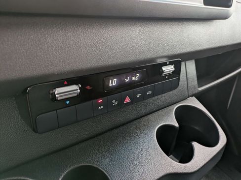 Used 2022 Mercedes-Benz Sprinter 2500 image 19