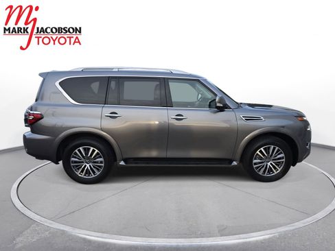 Used 2024 Nissan Armada SL w/ Captain's Chairs Package image 7