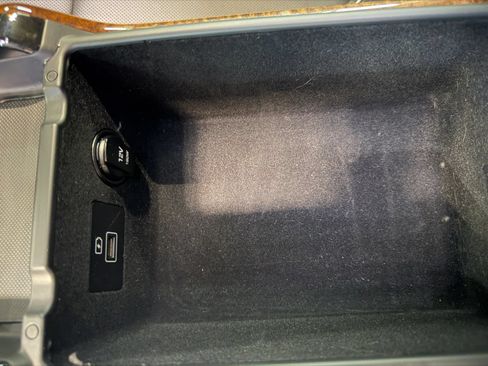 Used 2018 Genesis G90 3.3T Premium RWD image 31
