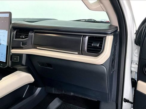 Used 2022 Ford Expedition Platinum image 21