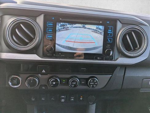 Used 2018 Toyota Tacoma TRD Off-Road image 13