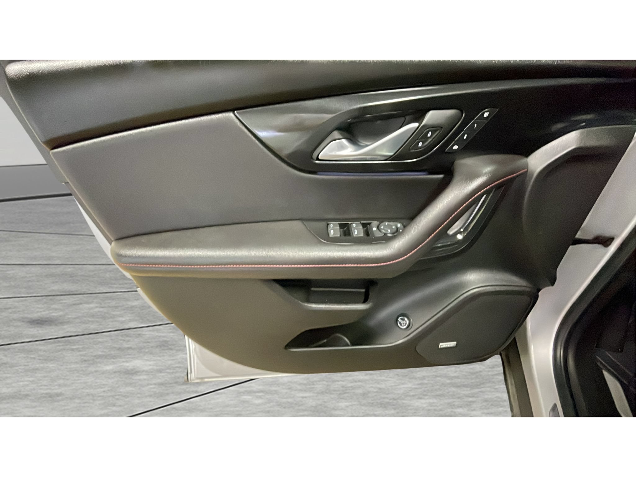 Used 2021 Chevrolet Blazer RS w/ Enhanced Convenience Package AWD/4WD image 9