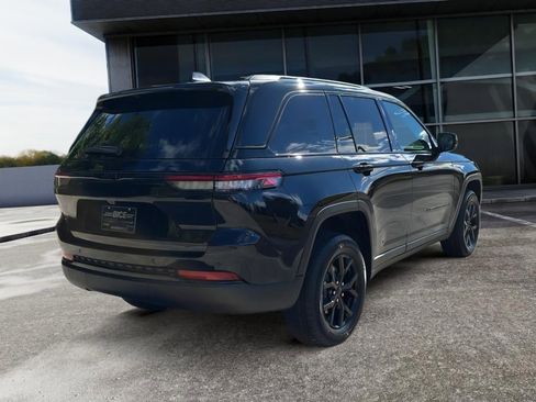 New 2025 Jeep Grand Cherokee Altitude image 7
