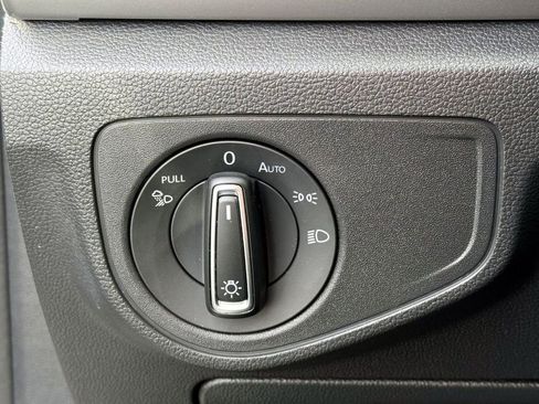 Used 2021 Volkswagen Atlas Cross Sport SE image 19