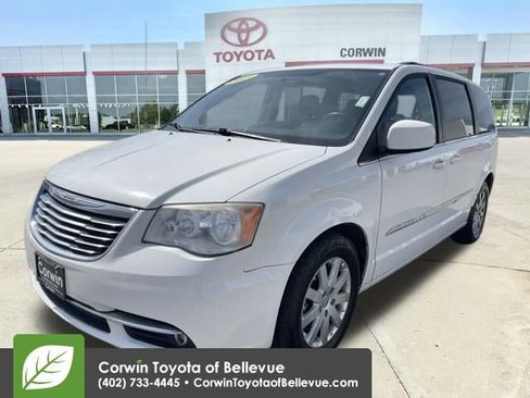 Used 2013 Chrysler Town & Country Touring image 7