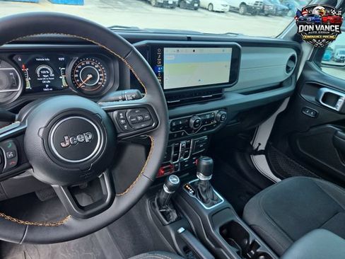 Used 2024 Jeep Gladiator Sport AWD/4WD image 17