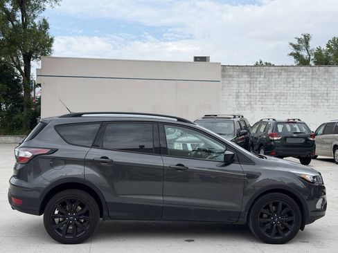 Used 2018 Ford Escape SE w/ SE Sport Appearance Package AWD/4WD image 4
