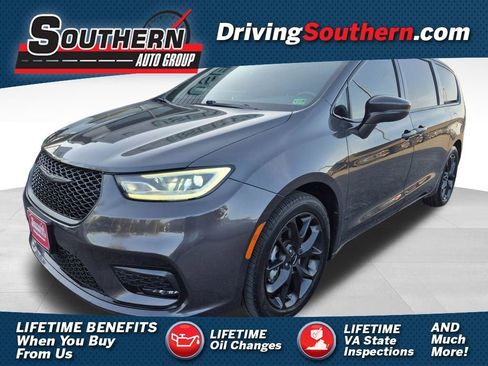 Used 2021 Chrysler Pacifica Touring w/ S Appearance Package image 1