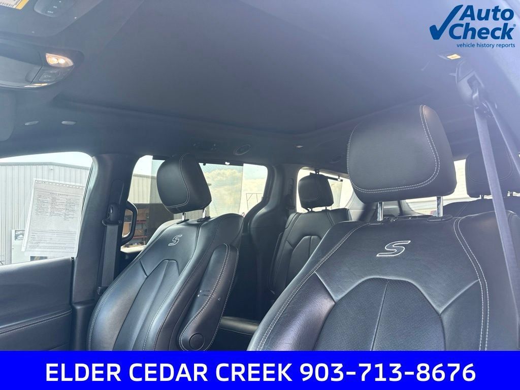 Used 2021 Chrysler Pacifica Touring-L w/ Uconnect Theater Family Group AWD/4WD image 13