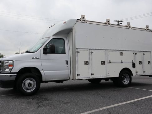 Used 2022 Ford E-450 and Econoline 450 Super Duty w/ Power Windows & Locks Group RWD image 6