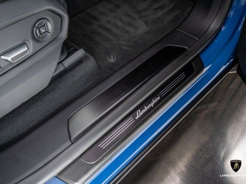 Used 2025 Lamborghini Urus SE image 56