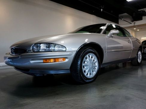 Used 1997 Buick Riviera Supercharged Coupe image 81