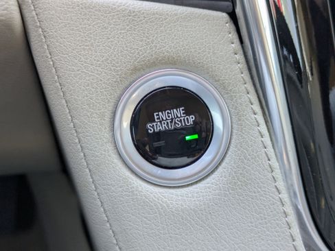 Used 2018 Cadillac Escalade Luxury image 25