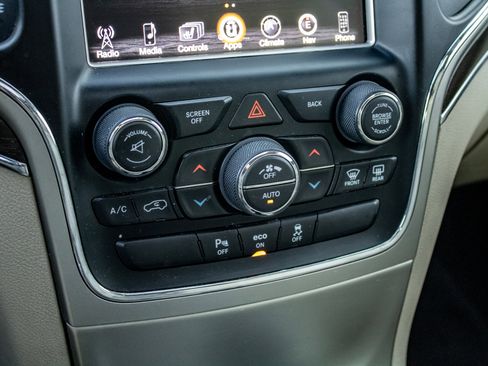 Used 2014 Jeep Grand Cherokee Limited image 28