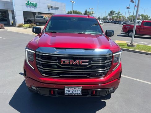 Used 2024 GMC Sierra 1500 AT4 w/ Technology Package AWD/4WD image 9
