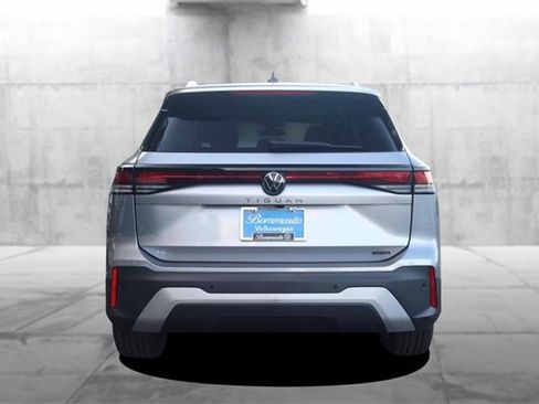 New 2025 Volkswagen Tiguan SE image 6