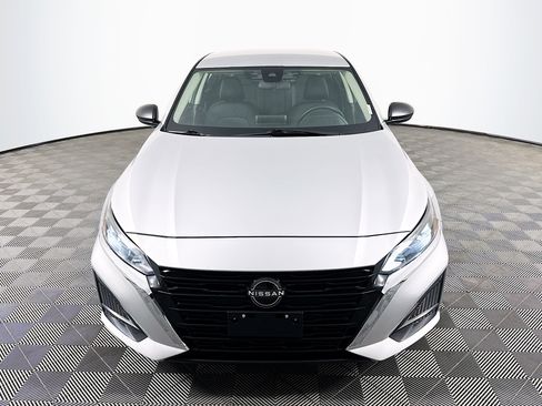 Used 2024 Nissan Altima 2.5 SV image 2