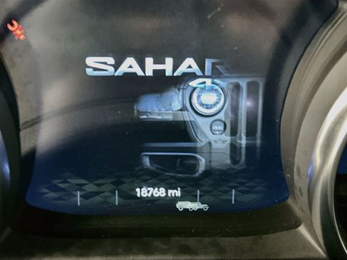 Used 2023 Jeep Wrangler Unlimited Sahara AWD/4WD image 19