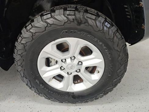 Used 2014 Toyota 4Runner SR5 image 8