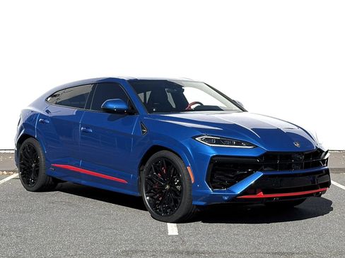 Used 2025 Lamborghini Urus SE image 3