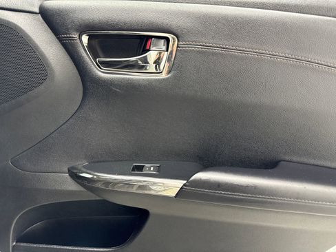Used 2016 Toyota Avalon Limited FWD image 46