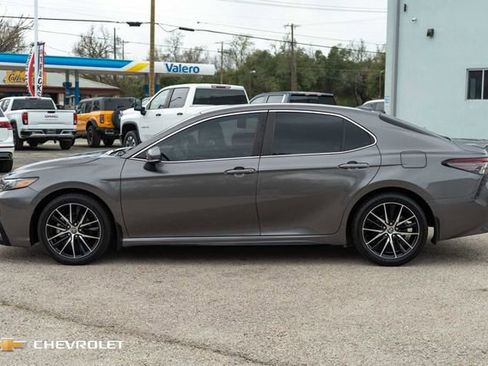 Used 2023 Toyota Camry SE w/ Convenience Package image 9