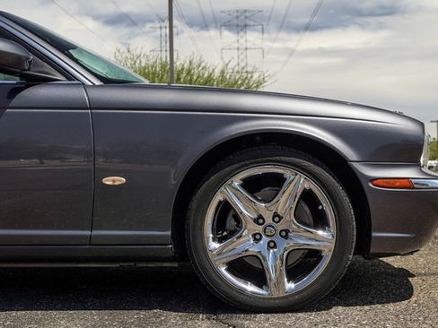 Used 2006 Jaguar XJ8 RWD image 11