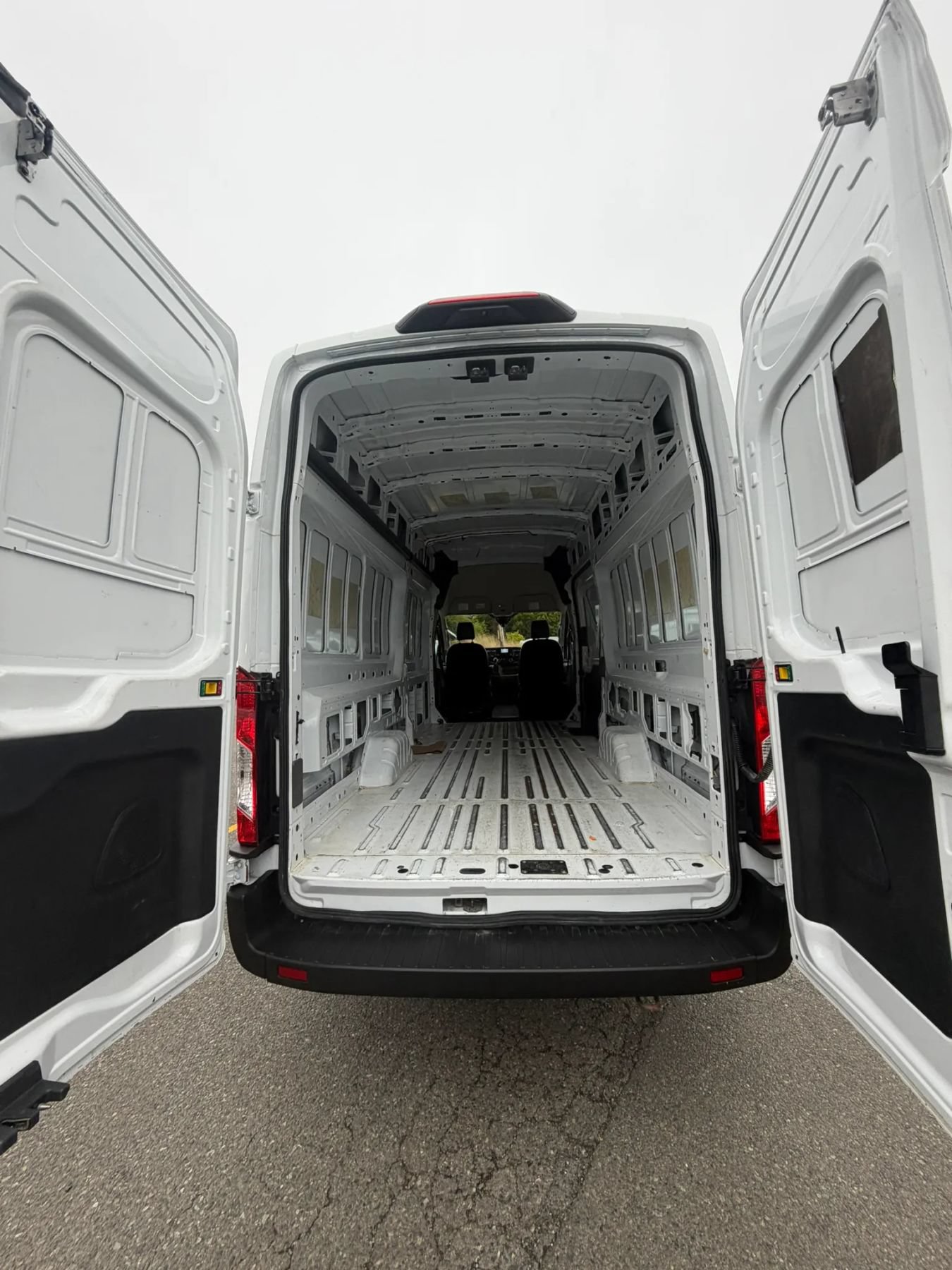 Used 2022 Ford Transit 250 148 High Roof Extended AWD image 15