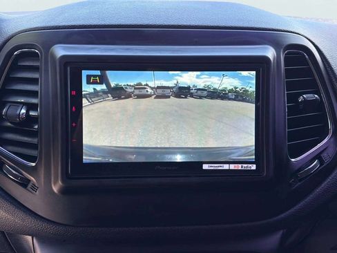 Used 2018 Jeep Compass Latitude w/ Popular Equipment Group AWD/4WD image 11