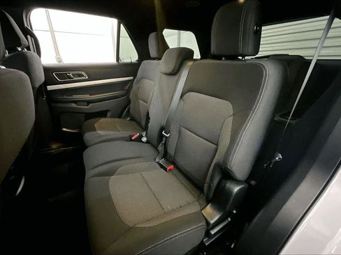 Used 2017 Ford Explorer XLT image 26
