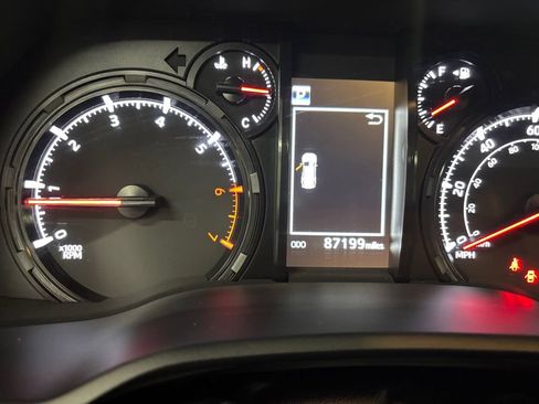 Used 2022 Toyota 4Runner SR5 Premium w/ Moonroof Package AWD/4WD image 28