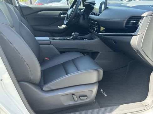 Certified 2025 Nissan Rogue SL w/ Tech Package AWD/4WD image 15