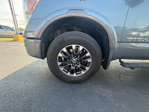 Used 2019 Nissan Titan PRO-4X w/ Pro-4x Convenience Package AWD/4WD image 9