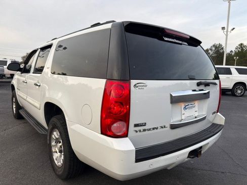 Used 2007 GMC Yukon XL SLT w/ SLT Preferred Equipment Group image 7