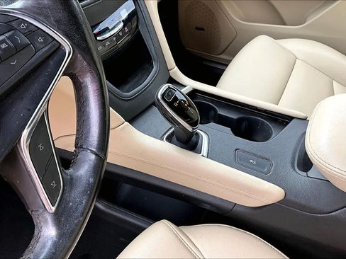 Used 2018 Cadillac XT5 FWD image 17