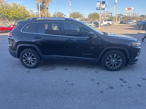 Used 2019 Jeep Cherokee Latitude Plus w/ Comfort/Convenience Group image 4