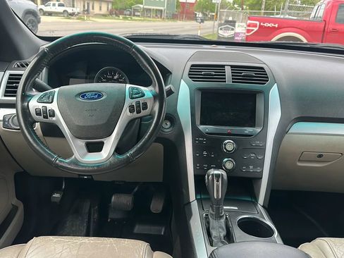 Used 2013 Ford Explorer XLT image 13